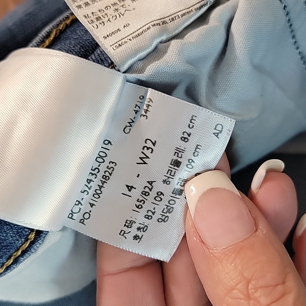 LEVI'S CLASSIC CAPRI JEANS - Picture 10 of 11